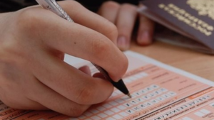 Рособрнадзор отмечает тенденцию улучшения результатов по обязательным предметам ЕГЭ