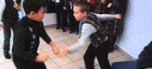 Учительница, прекратившая драку учеников, уволена