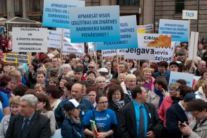 Латвийские учителя готовятся к забастовке из-за недовольства зарплатами