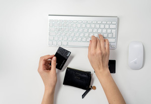 Каждый десятый российский школьник сообщал данные банковской карты незнакомым