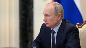 Путин поручил усовершенствовать систему оплаты труда учителей