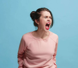 «Урода ты кусок»: психолог дала советы, как противостоять агрессивным учителям