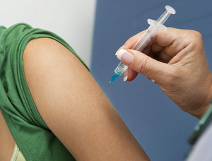 Вакцинацию подростков от COVID-19 в России включили в национальный календарь прививок