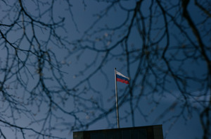 Два из трех россиян одобряют поднятие флага и исполнение гимна РФ в школах