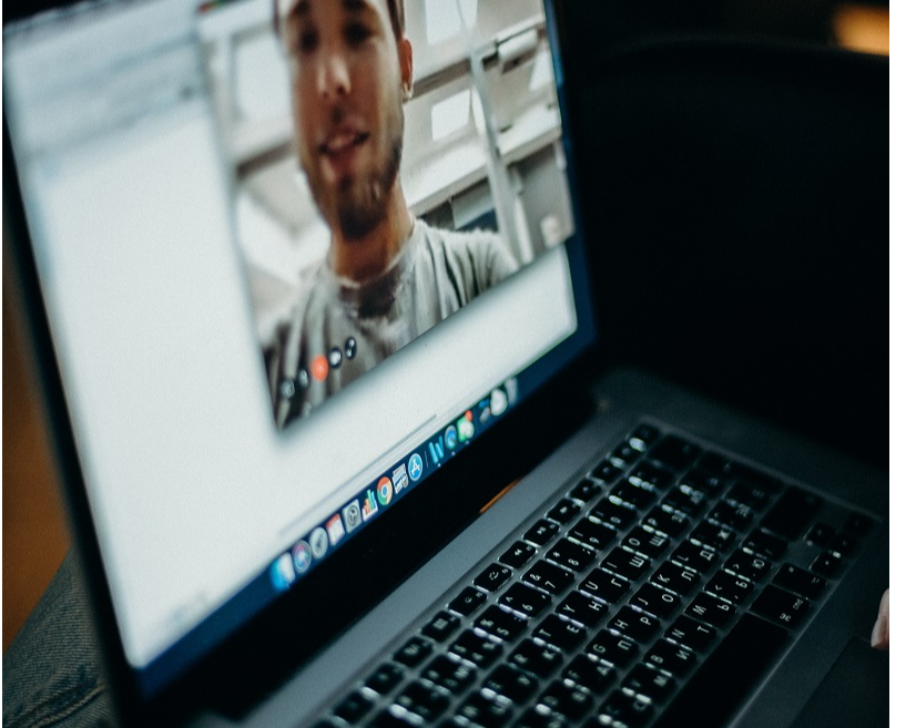 Zoom начал отключать лицензии российским вузам